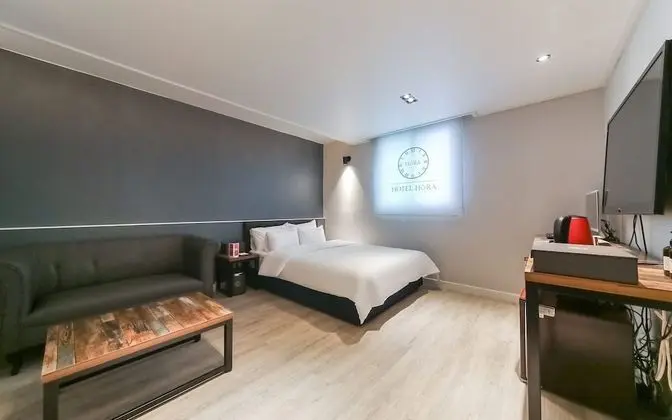 Oda (Deluxe (Netflix Available Laundry) (B)