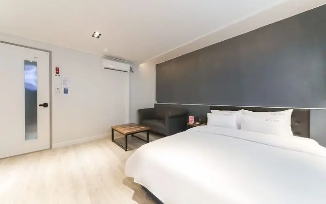 Oda (Deluxe (Netflix Available Laundry) (B)