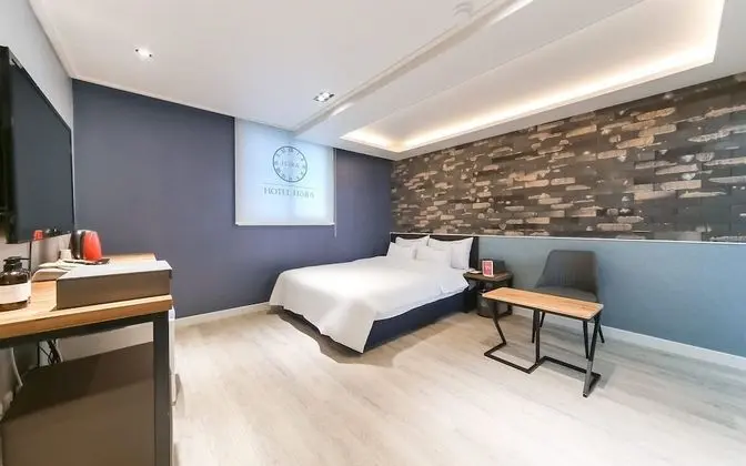 Oda (Deluxe (Netflix Available Laundry) (B)