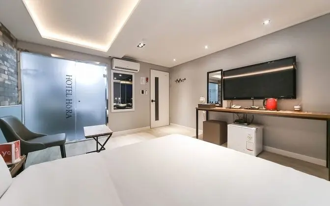 Oda (Deluxe (Netflix Available Laundry) (B)