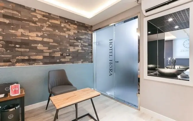 Oda (Deluxe (Netflix Available Laundry) (B)