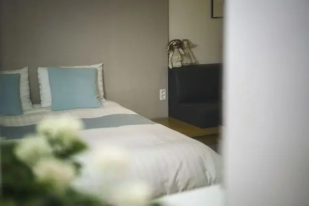 Stüdyo (Noh Roo Gwi)