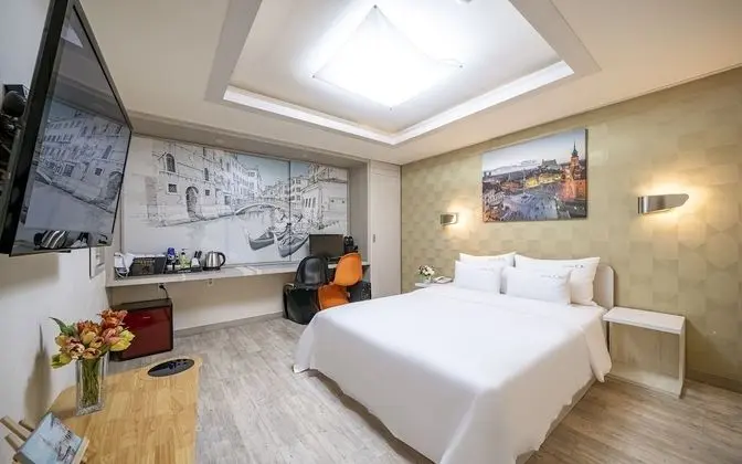 Oda (Deluxe (Netflix and Washing Machine a)