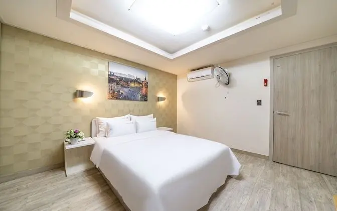 Oda (Deluxe (Netflix and Washing Machine a)