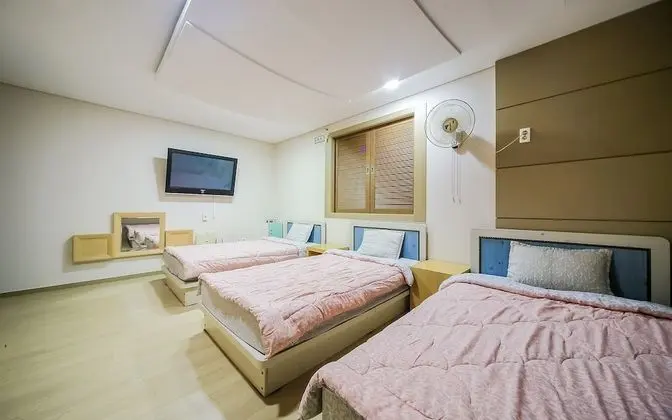 Oda (Three-bedroom (breakfast provided) "T)