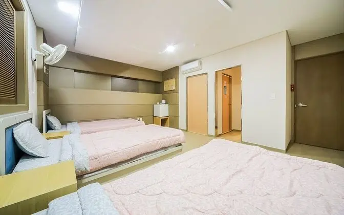Oda (Three-bedroom (breakfast provided) "T)