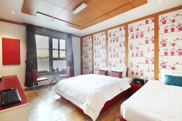Oda (Twin Room (for 3 people EVERY disinfe)