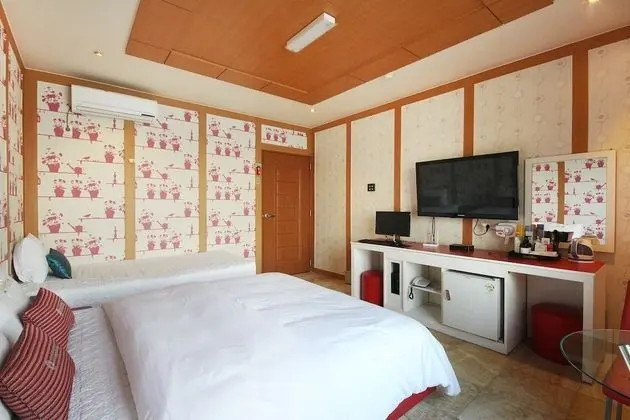 Oda (Twin Room (for 3 people EVERY disinfe)