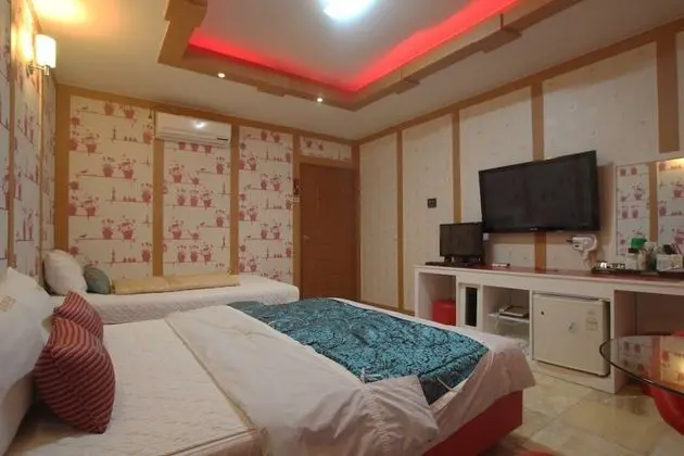 Oda (Twin Room (for 3 people EVERY disinfe)