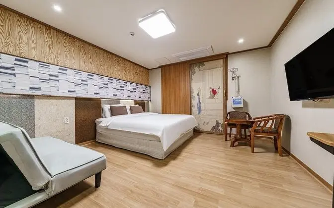 Oda (Deluxe rooms (Netflix available non-f)