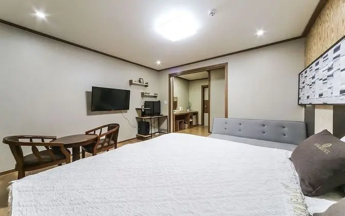 Oda (Deluxe rooms (Netflix available non-f)