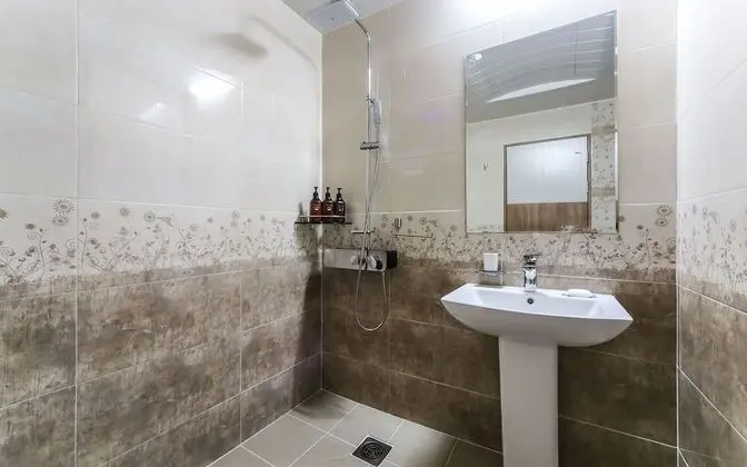 Oda (Deluxe rooms (Netflix available non-f)