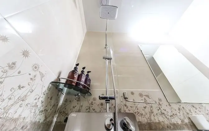 Oda (Deluxe rooms (Netflix available non-f)