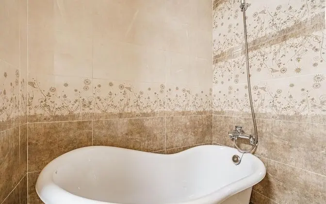 Oda (Deluxe rooms (Netflix available non-f)