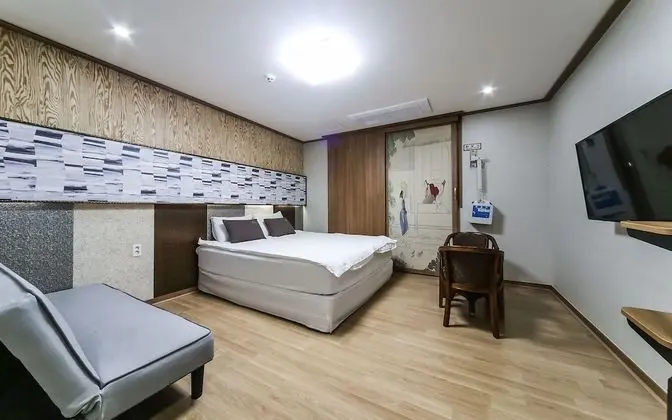 Oda (Deluxe rooms (Netflix available non-f)