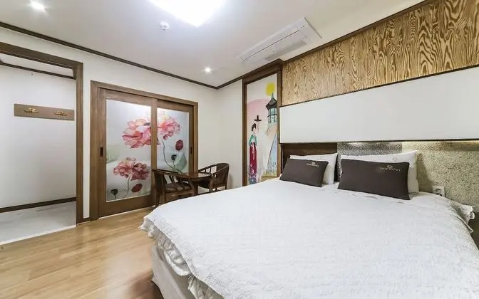 Oda (Standard (Netflix available non-face-)