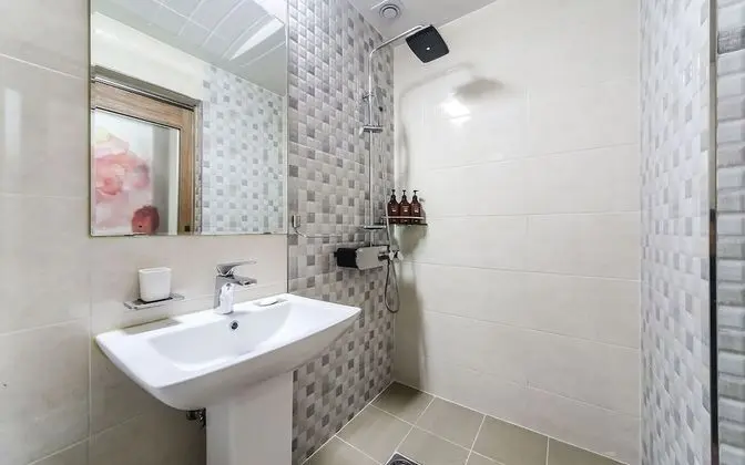 Oda (Standard (Netflix available non-face-)