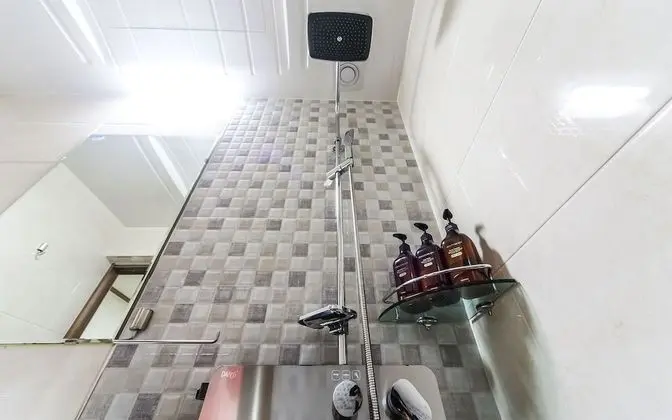 Oda (Standard (Netflix available non-face-)