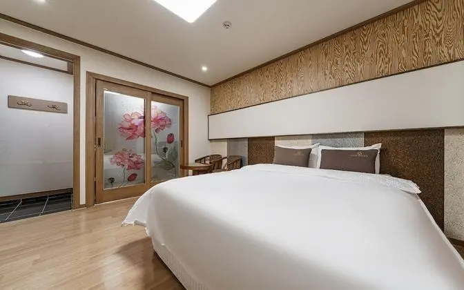 Oda (Standard (Netflix available non-face-)