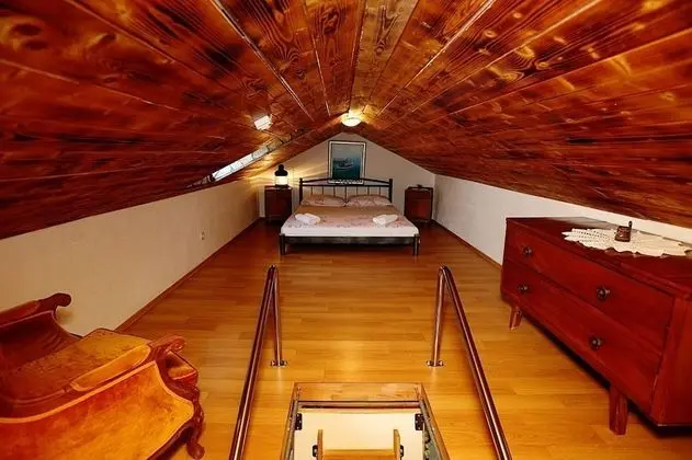 Ev (Toni - luxurious and fully equipped -)