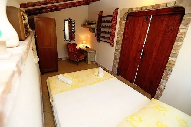 Ev (Toni - luxurious and fully equipped -)