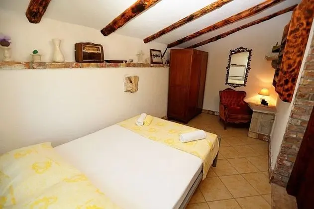 Ev (Toni - luxurious and fully equipped -)