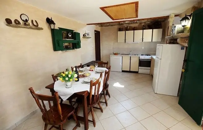 Ev (Toni - luxurious and fully equipped -)