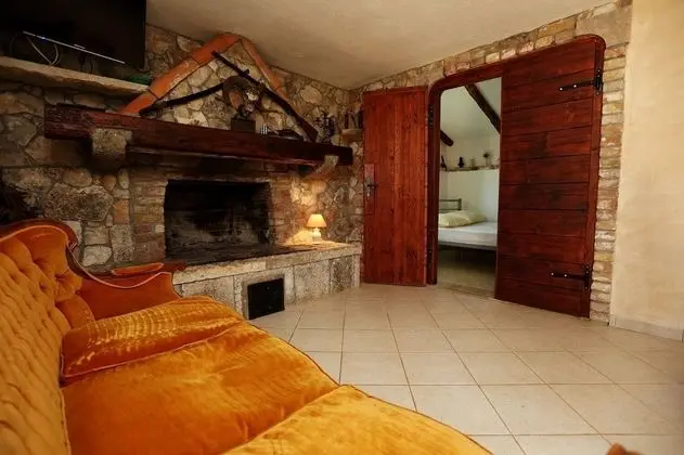 Ev (Toni - luxurious and fully equipped -)