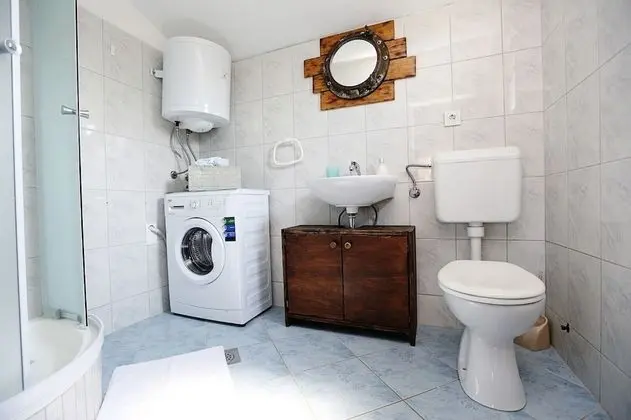 Ev (Toni - luxurious and fully equipped -)