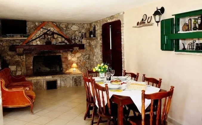 Ev (Toni - luxurious and fully equipped -)