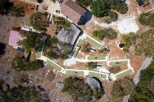 Ev (Toni - luxurious and fully equipped -)