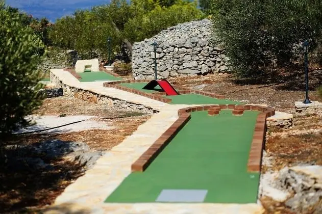 Ev (Toni - luxurious and fully equipped -)