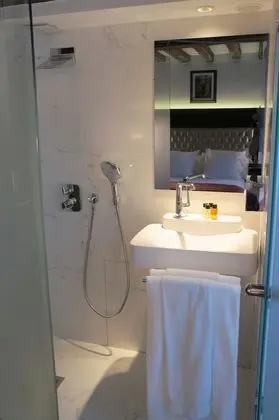 Classic Tek Büyük Yataklı Oda (Shower)