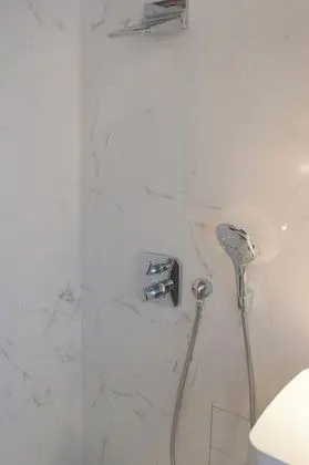Classic Tek Büyük Yataklı Oda (Shower)
