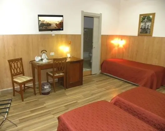 Üç Kişilik Oda