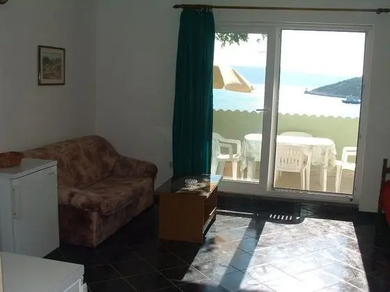 Apart Daire (Tonka - 10 m from beach - A2(2+2))
