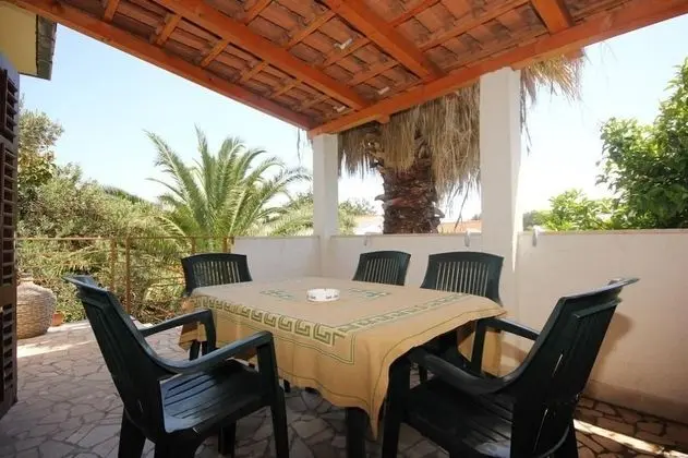 Apart Daire (Tonka - 150m from the sea & parking -)