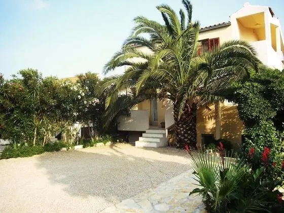 Apart Daire (Tonka - 150m from the sea & parking -)