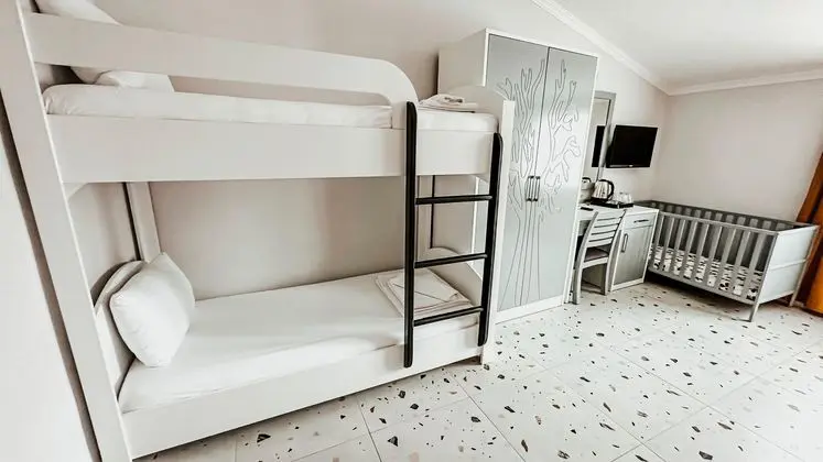 https://images.etstur.com/imgproxy/resize/2560x1440/files/images/hotelImages/etsrooms/915/Tonoz_Beach_Oludeniz_20260109095433_1.jpg