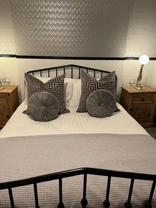 Deluxe Tek Büyük Yataklı Oda, Banyolu/Duşlu, Avlu Manzaralı (Second Floor )