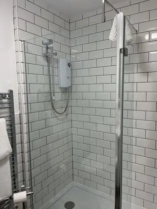 Deluxe Tek Büyük Yataklı Oda, Banyolu/Duşlu, Avlu Manzaralı (Second Floor )