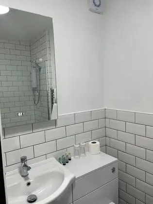Deluxe Tek Büyük Yataklı Oda, Banyolu/Duşlu, Avlu Manzaralı (Second Floor )