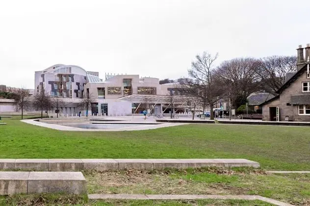 Basic Tek Büyük Yataklı Oda