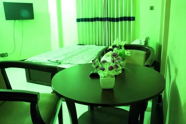 Deluxe Dört Kişilik Oda, Birden Çok Yatak, Sigara İçilebilir, Bahçe Manzaralı