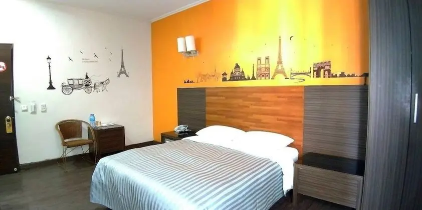 Standard Tek Büyük Yataklı Oda