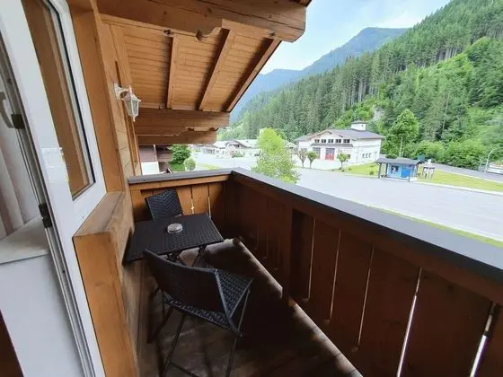 Ev