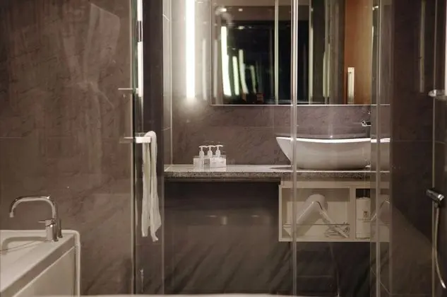 Corner Suite