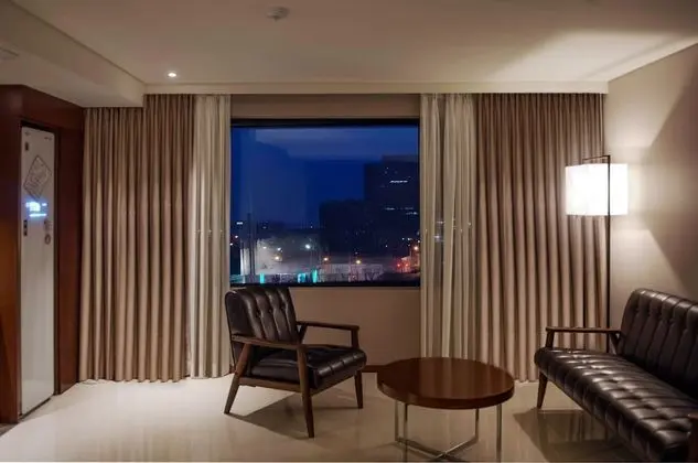 [Netflix] Middle Suite