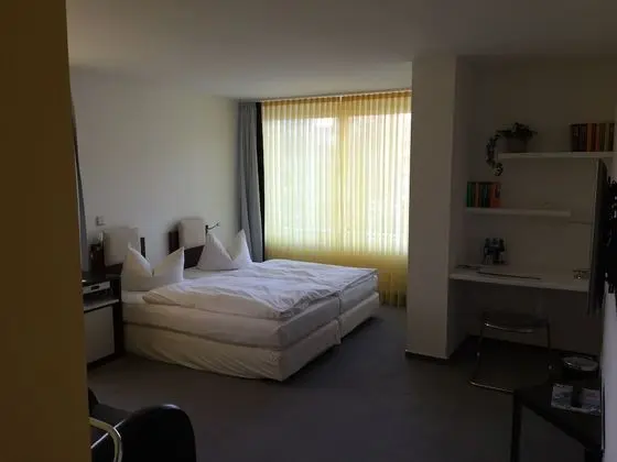 Tek Büyük Yataklı Oda, Balkon, Göl Kenarı