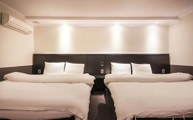 Oda (Deluxe twin (double + double bed))